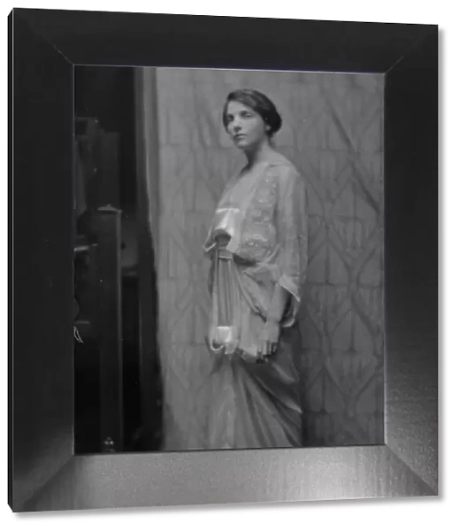 Wallach, Alma, Miss, portrait photograph, 1914 Jan. 24. Creator: Arnold Genthe