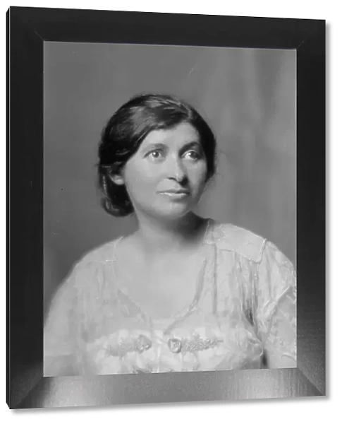 Walling, Anna Strunsky, portrait photograph, 1914 May 27. Creator: Arnold Genthe