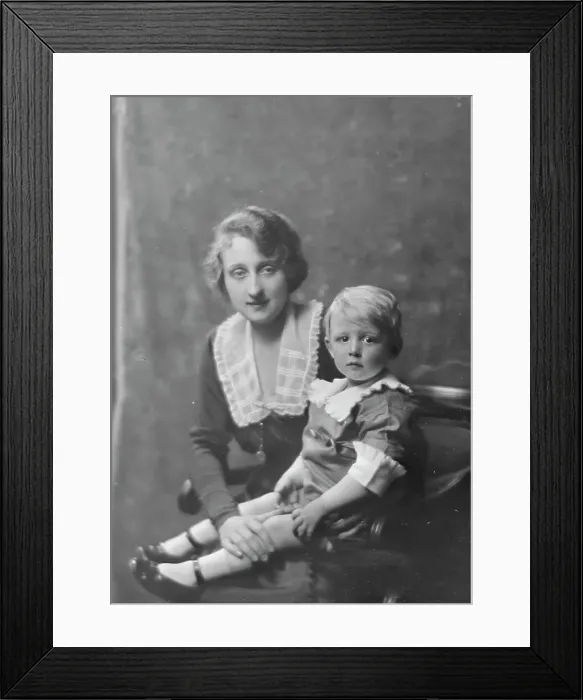 Framed Print : Mrs. O. Chase and child, portrait photograph, 1918 May 16. Creator: Arnold Genthe Framed Print : Mrs. O. Chase and child, portrait photograph, 1918 May 16. Creator: Arnold Genthe