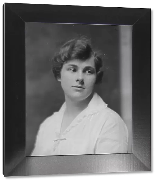 Robinson, M. Miss, portrait photograph, 1917 Mar. 10. Creator: Arnold Genthe