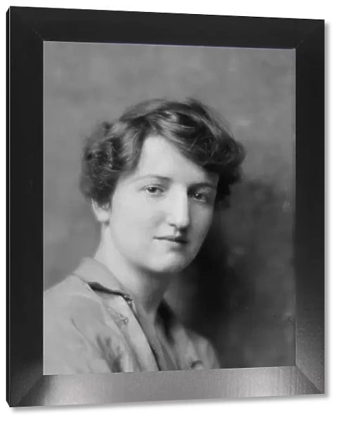 Watson, Ruth, Miss, portrait photograph, 1915. Creator: Arnold Genthe
