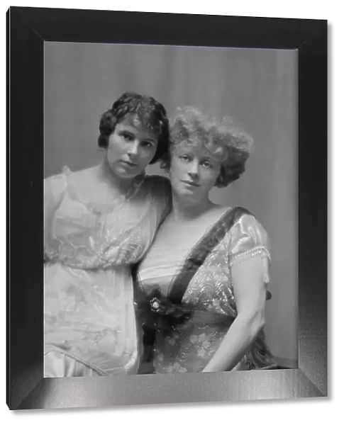 Werner, Charlotte F. and her mother, portrait photograph, 1914 Jan. 30. Creator: Arnold Genthe