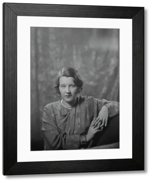 Framed Print : Mrs. Allerton S. Cushman, portrait photograph, 1927 Nov. 23. Creator: Arnold Genthe Framed Print : Mrs. Allerton S. Cushman, portrait photograph, 1927 Nov. 23. Creator: Arnold Genthe