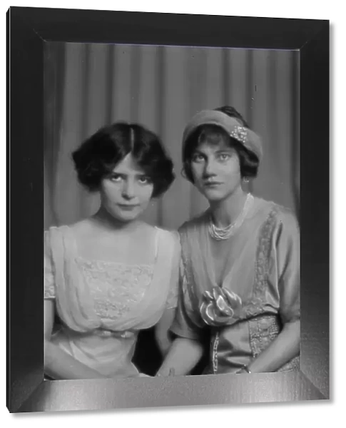 Wyatt, Florence, and Constance Woodward, portrait photograph, 1912 May 24. Creator: Arnold Genthe