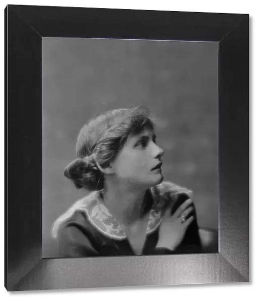 Smith, E. Miss, portrait photograph, 1917 May 29. Creator: Arnold Genthe