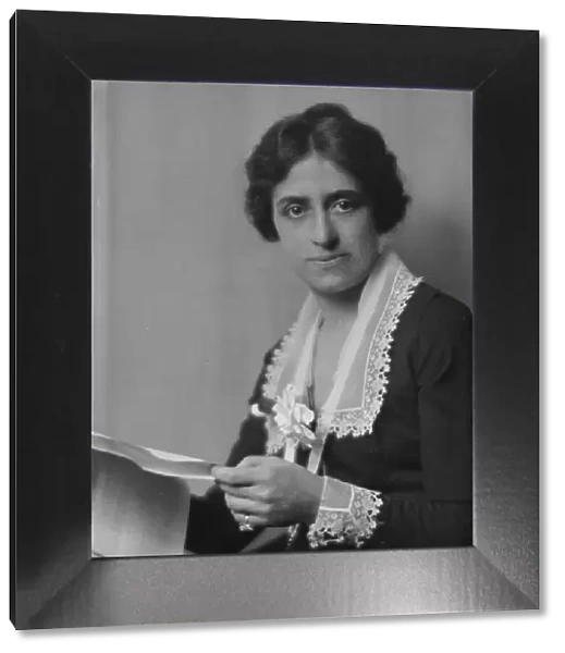 Splint, Miss, portrait photograph, 1916. Creator: Arnold Genthe