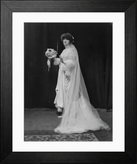 Framed Print : Parke, Jean, Miss, portrait photograph, 1916 June 2. Creator: Arnold Genthe
