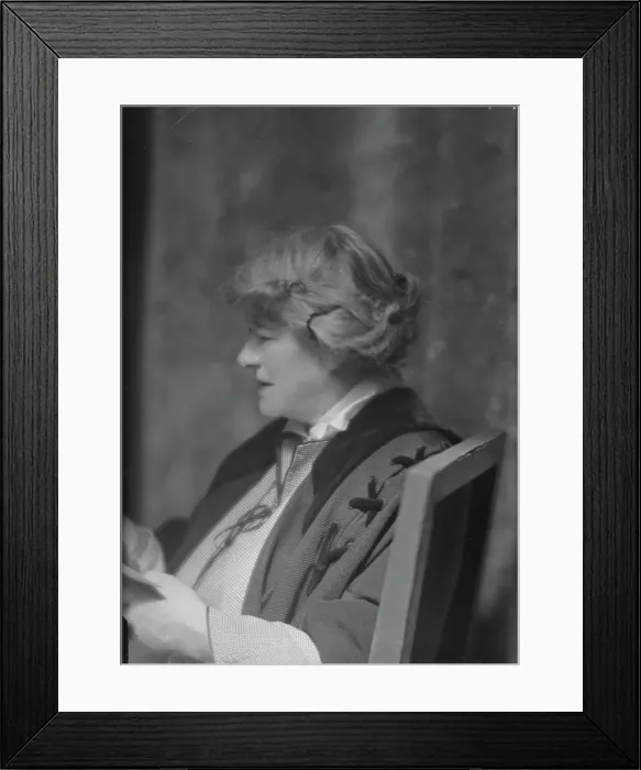 Framed Print : Terry, Ellen, Miss, portrait photograph, 1915. Creator: Arnold Genthe Framed Print : Terry, Ellen, Miss, portrait photograph, 1915. Creator: Arnold Genthe