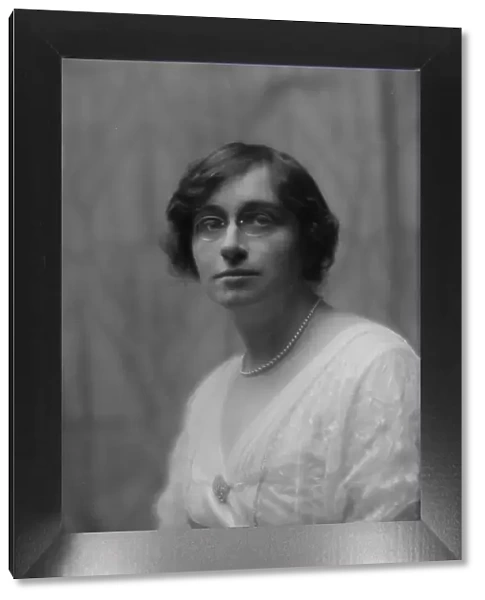 Thiele, E. Miss, portrait photograph, 1913 Mar. 31. Creator: Arnold Genthe