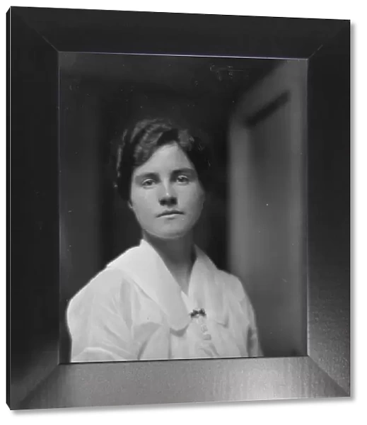 Thompson, J.R. Miss, portrait photograph, 1916 or 1917. Creator: Arnold Genthe