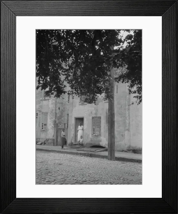 Framed Print : Woman and children standing in or by a doorway, [17 Chalmers Street], Charleston... c1920-c1926. Creator: Arnold Genthe