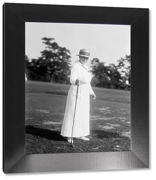 Mrs. R.L. Owen, Golf, 1917. Creator: Harris & Ewing. Mrs. R.L. Owen, Golf, 1917. Creator: Harris & Ewing