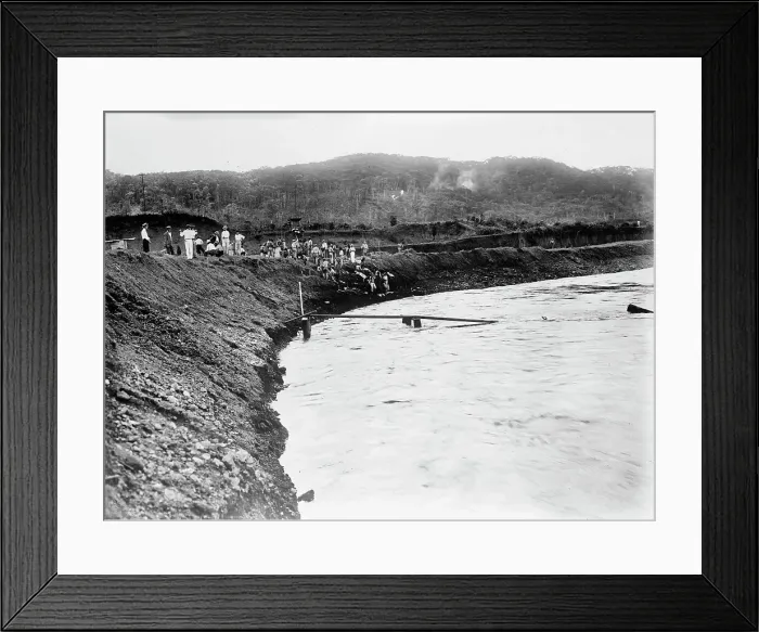 Framed Print : Panama Canal, 1913. Creator: Harris & Ewing. Panama Canal, 1913. Creator: Harris & Ewing Framed Print : Panama Canal, 1913. Creator: Harris & Ewing. Panama Canal, 1913. Creator: Harris & Ewing