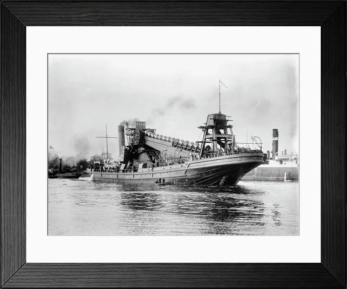 Framed Print : Panama Canal, 1913. Creator: Harris & Ewing. Panama Canal, 1913. Creator: Harris & Ewing