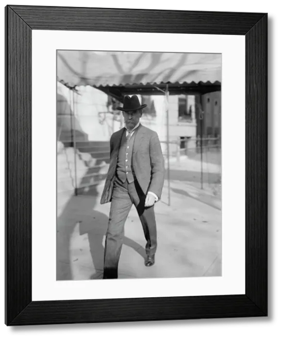 Framed Print : Rear Admiral R.E. Peary, U.S.N. 1914. Creator: Harris & Ewing. Rear Admiral R.E. Peary, U.S.N. 1914. Creator: Harris & Ewing Framed Print : Rear Admiral R.E. Peary, U.S.N. 1914. Creator: Harris & Ewing. Rear Admiral R.E. Peary, U.S.N. 1914. Creator: Harris & Ewing