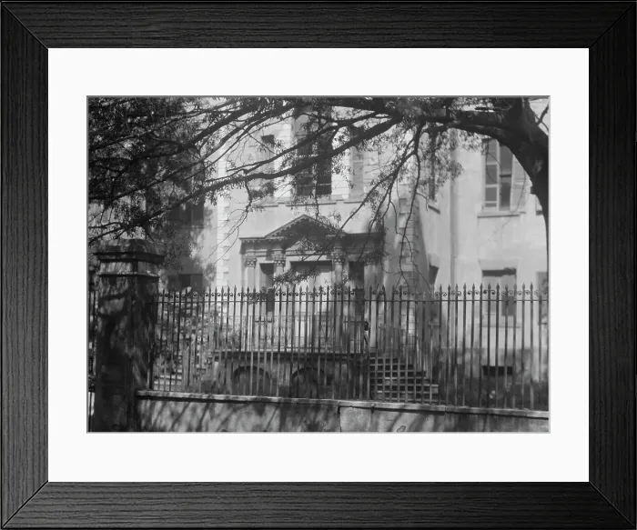 Framed Print : [Radcliffe-King Mansion, 24 George Street], Charleston, South Carolina, between 1920 and 1926. Creator: Arnold Genthe