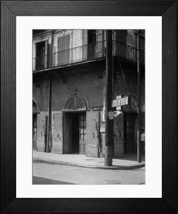 Framed Print : Absinthe House, New Orleans, between 1920 and 1926. Creator: Arnold Genthe Framed Print : Absinthe House, New Orleans, between 1920 and 1926. Creator: Arnold Genthe