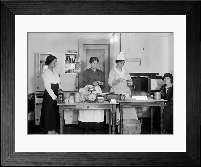 Framed Print : Food Administration, U.S. War Kitchen, 1917. Creator: Harris & Ewing. Food Administration, U.S. War Kitchen, 1917. Creator: Harris & Ewing Framed Print : Food Administration, U.S. War Kitchen, 1917. Creator: Harris & Ewing. Food Administration, U.S. War Kitchen, 1917. Creator: Harris & Ewing