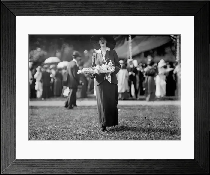 Framed Print : Friendship Charity Fete - Gladys Hinckley, 1913. Creator: Harris & Ewing. Friendship Charity Fete - Gladys Hinckley, 1913. Creator: Harris & Ewing Framed Print : Friendship Charity Fete - Gladys Hinckley, 1913. Creator: Harris & Ewing. Friendship Charity Fete - Gladys Hinckley, 1913. Creator: Harris & Ewing