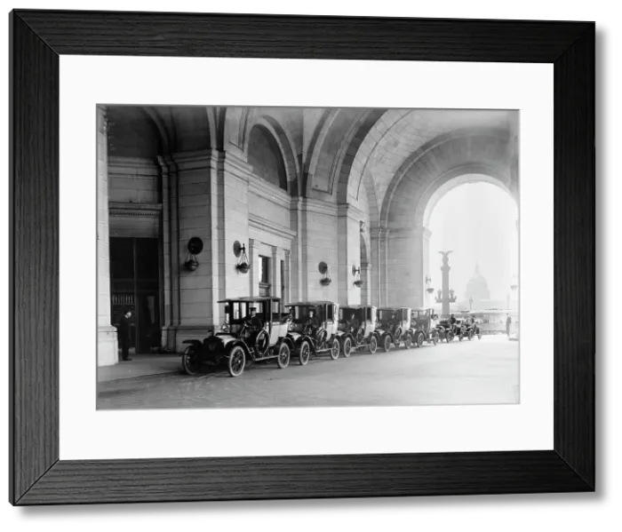 Framed Print : Federal Taxicab - Cabs at Union Station, 1914. Creator: Harris & Ewing. Federal Taxicab - Cabs at Union Station, 1914. Creator: Harris & Ewing Framed Print : Federal Taxicab - Cabs at Union Station, 1914. Creator: Harris & Ewing. Federal Taxicab - Cabs at Union Station, 1914. Creator: Harris & Ewing