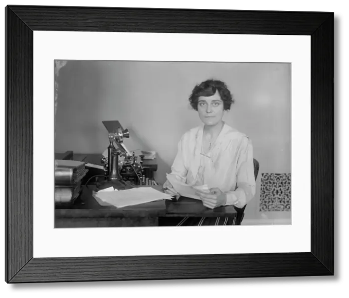 Framed Print : Sue Dorsey, 1918. Creator: Harris & Ewing. Sue Dorsey, 1918. Creator: Harris & Ewing Framed Print : Sue Dorsey, 1918. Creator: Harris & Ewing. Sue Dorsey, 1918. Creator: Harris & Ewing