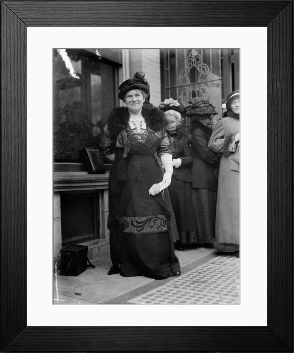 Framed Print : Mrs. Josephus Daniels - Mrs. Woodrow Wilson First Breakfast, 1913. Creator: Harris & Ewing. Mrs. Josephus Daniels - Mrs. Woodrow Wilson First Breakfast, 1913. Creator: Harris & Ewing Framed Print : Mrs. Josephus Daniels - Mrs. Woodrow Wilson First Breakfast, 1913. Creator: Harris & Ewing. Mrs. Josephus Daniels - Mrs. Woodrow Wilson First Breakfast, 1913. Creator: Harris & Ewing