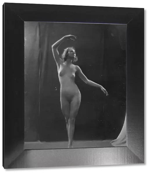 Miss Vera Parker, portrait photograph, 1919 Mar. 12. Creator: Arnold Genthe