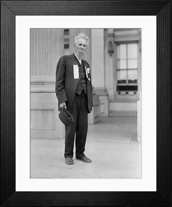 Framed Print : W. D. Daw, Confederate Veteran, Confederate Reunion, 1917. Creator: Harris & Ewing. W. D. Daw, Confederate Veteran, Confederate Reunion, 1917. Creator: Harris & Ewing Framed Print : W. D. Daw, Confederate Veteran, Confederate Reunion, 1917. Creator: Harris & Ewing. W. D. Daw, Confederate Veteran, Confederate Reunion, 1917. Creator: Harris & Ewing