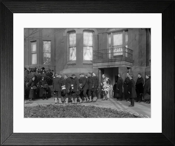 Framed Print : Admiral George Dewey, U.S.N. - Coffin Leaving House, 1917. Creator: Harris & Ewing. Admiral George Dewey, U.S.N. - Coffin Leaving House, 1917. Creator: Harris & Ewing Framed Print : Admiral George Dewey, U.S.N. - Coffin Leaving House, 1917. Creator: Harris & Ewing. Admiral George Dewey, U.S.N. - Coffin Leaving House, 1917. Creator: Harris & Ewing