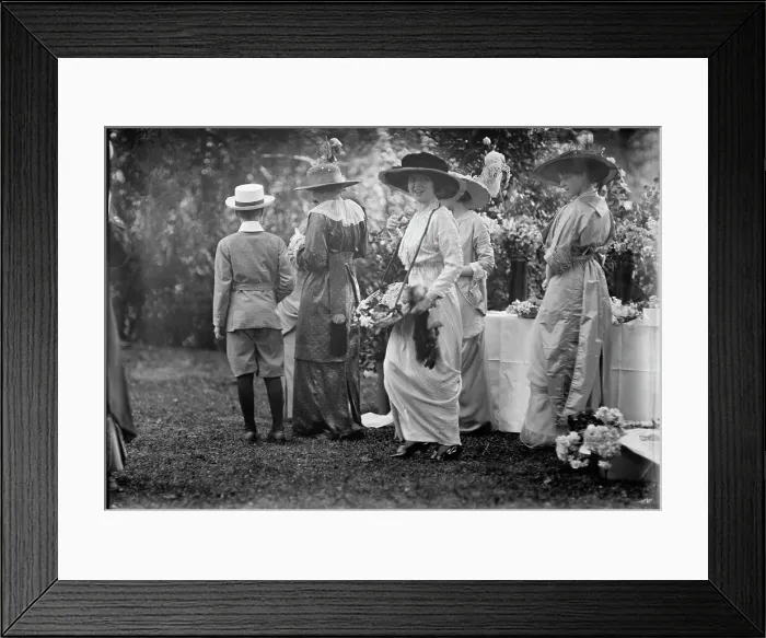Framed Print : Friendship Charity Fete - Gladys Ingalls And Katharane Elkins, 1913. Creator: Harris & Ewing. Friendship Charity Fete - Gladys Ingalls And Katharane Elkins, 1913. Creator: Harris & Ewing Framed Print : Friendship Charity Fete - Gladys Ingalls And Katharane Elkins, 1913. Creator: Harris & Ewing. Friendship Charity Fete - Gladys Ingalls And Katharane Elkins, 1913. Creator: Harris & Ewing