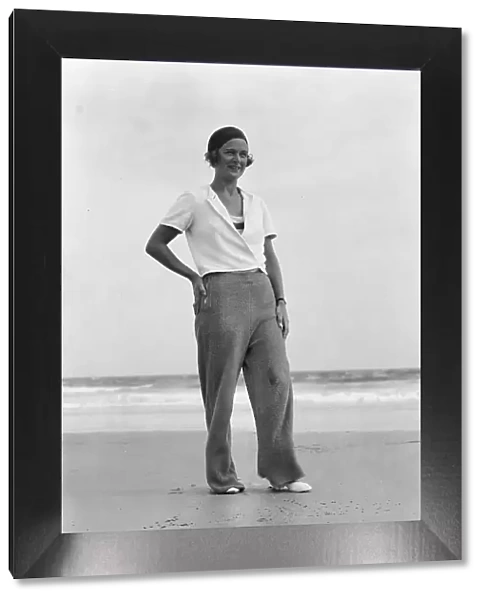 Sexton, Mrs. at the beach, 1932 July 10. Creator: Arnold Genthe
