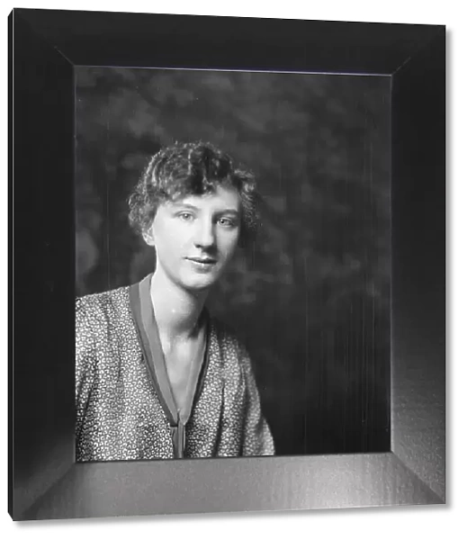 Smith, Isabel, Miss, portrait photograph, 1928 Creator: Arnold Genthe