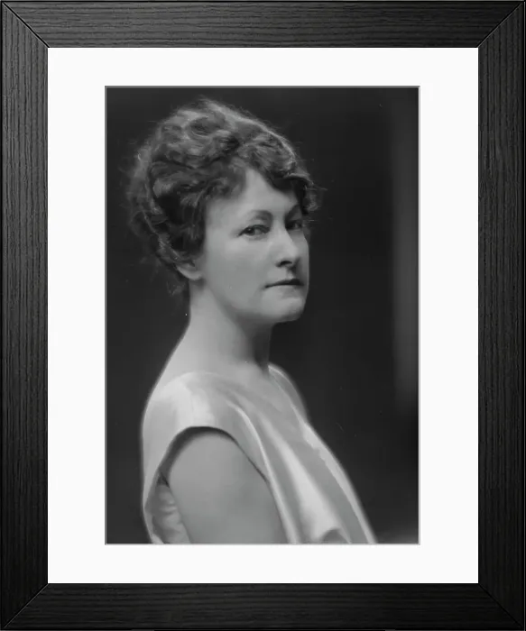 Framed Print : Aldrich, Sherwood, Mrs. portrait photograph, 1914. Creator: Arnold Genthe Framed Print : Aldrich, Sherwood, Mrs. portrait photograph, 1914. Creator: Arnold Genthe