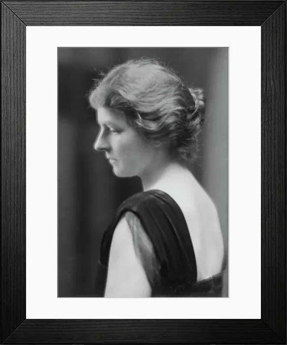 Framed Print : Babcock, O.E. Mrs. portrait photograph, 1915. Creator: Arnold Genthe Framed Print : Babcock, O.E. Mrs. portrait photograph, 1915. Creator: Arnold Genthe