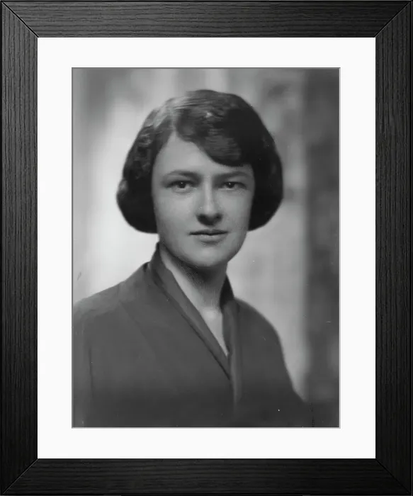 Framed Print : Barrett, Hinman, Mrs. portrait photograph, 1917 June 19. Creator: Arnold Genthe Framed Print : Barrett, Hinman, Mrs. portrait photograph, 1917 June 19. Creator: Arnold Genthe