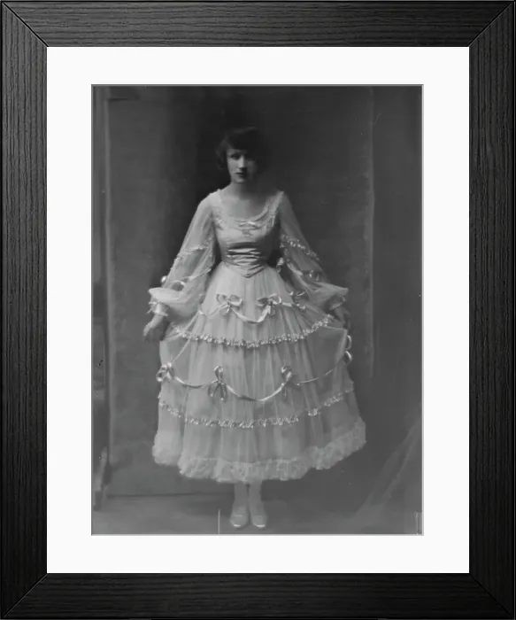 Framed Print : Beach, Mrs. portrait photograph, (1915 Dec. or 1916 Jan.?). Creator: Arnold Genthe Framed Print : Beach, Mrs. portrait photograph, (1915 Dec. or 1916 Jan.?). Creator: Arnold Genthe