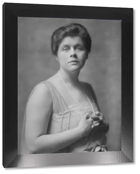Beecher, Janet, Miss, portrait photograph, 1915 Mar. 1. Creator: Arnold Genthe