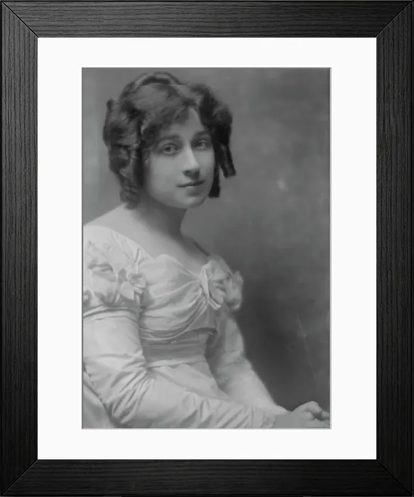 Framed Print : Belwin, Alma, Miss, portrait photograph, 1913. Creator: Arnold Genthe Framed Print : Belwin, Alma, Miss, portrait photograph, 1913. Creator: Arnold Genthe