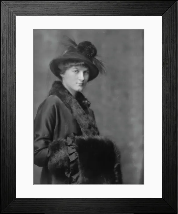 Framed Print : Bergin, Lynda Bryant, Miss, portrait photograph, 1915 Jan. 26. Creator: Arnold Genthe Framed Print : Bergin, Lynda Bryant, Miss, portrait photograph, 1915 Jan. 26. Creator: Arnold Genthe
