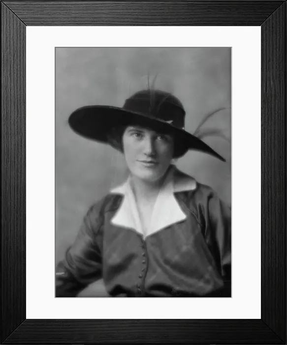 Framed Print : Bergin, Lynda Bryant, Miss, portrait photograph, 1915 Jan. 26. Creator: Arnold Genthe Framed Print : Bergin, Lynda Bryant, Miss, portrait photograph, 1915 Jan. 26. Creator: Arnold Genthe