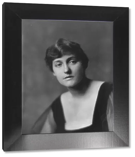 Bernstein, Theodore, Mrs. portrait photograph, 1916. Creator: Arnold Genthe