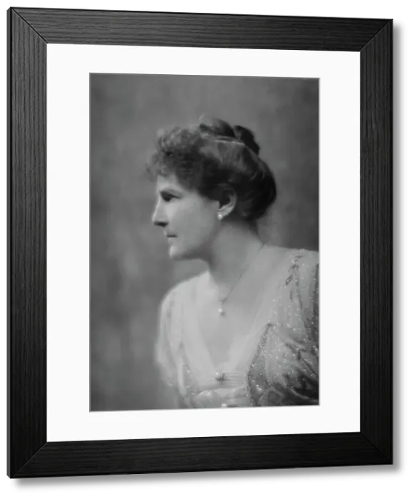 Framed Print : Bianchi, William, Mrs. portrait photograph, 1915 Dec. or 1916 Jan. Creator: Arnold Genthe Framed Print : Bianchi, William, Mrs. portrait photograph, 1915 Dec. or 1916 Jan. Creator: Arnold Genthe