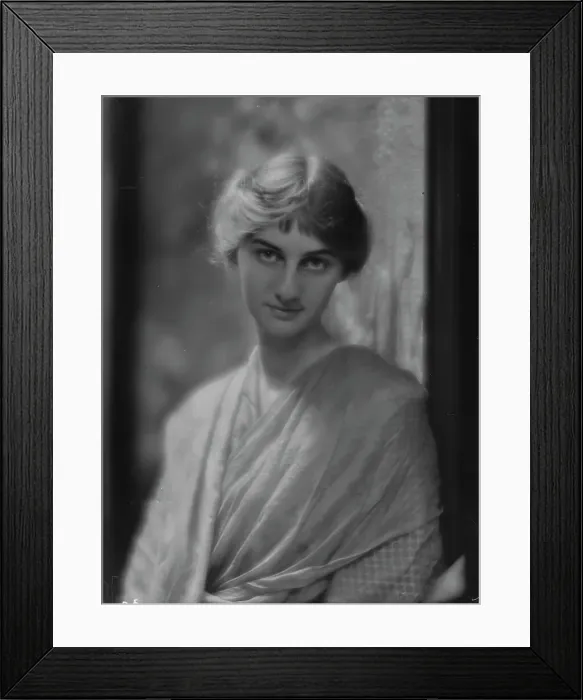Framed Print : Bradshaw, Fanny, Miss, portrait photograph, 1913. Creator: Arnold Genthe Framed Print : Bradshaw, Fanny, Miss, portrait photograph, 1913. Creator: Arnold Genthe