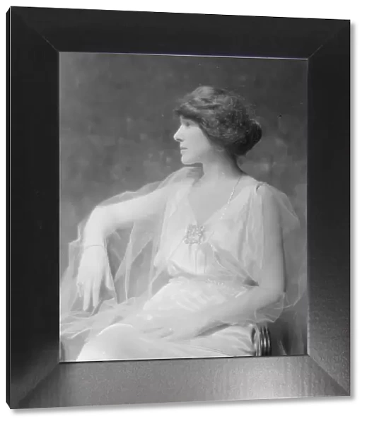 Breese, Sydney, Mrs. portrait photograph, 1916. Creator: Arnold Genthe