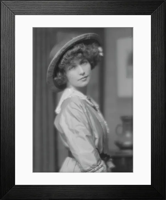 Framed Print : Bruguie`re, Peder, 2nd, Mrs. portrait photograph, 1912 Apr. 11. Creator: Arnold Genthe Framed Print : Bruguie`re, Peder, 2nd, Mrs. portrait photograph, 1912 Apr. 11. Creator: Arnold Genthe