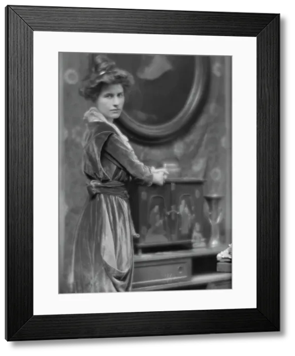 Framed Print : Burns, Florence, Miss, portrait photograph, 1915 Jan. 26. Creator: Arnold Genthe Framed Print : Burns, Florence, Miss, portrait photograph, 1915 Jan. 26. Creator: Arnold Genthe