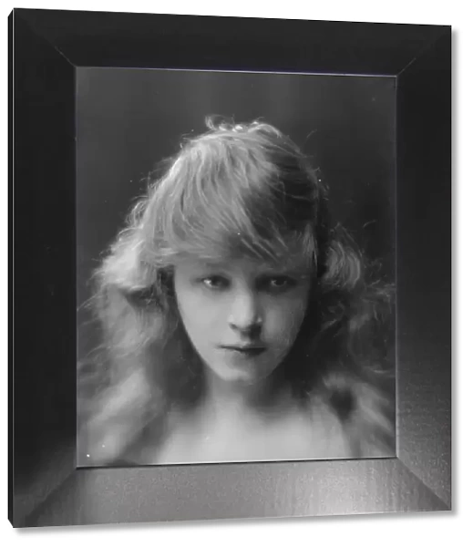 Carpenter, Beatrice, Miss, portrait photograph, 1916 Apr. 19. Creator: Arnold Genthe