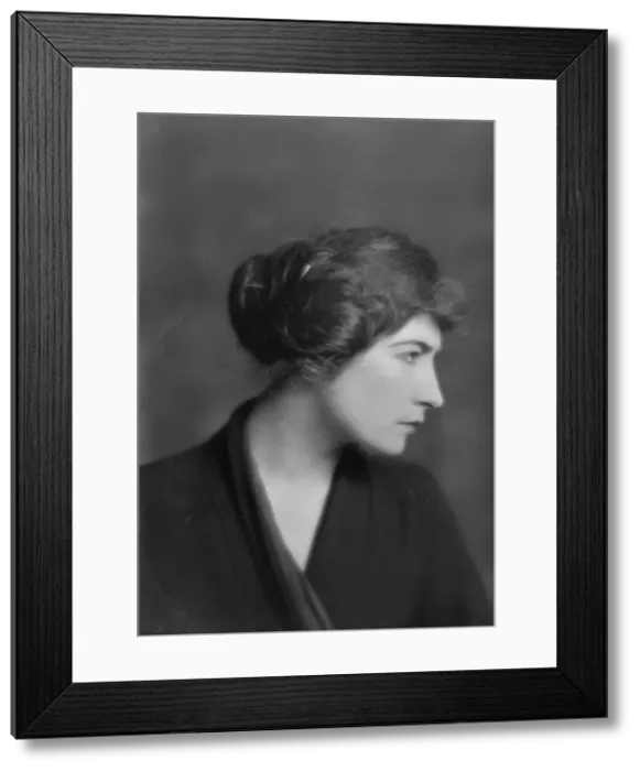 Framed Print : Carr, H.C. Mrs. (Dorothy Dunn), portrait photograph, between 1914 and 1918. Creator: Arnold Genthe Framed Print : Carr, H.C. Mrs. (Dorothy Dunn), portrait photograph, between 1914 and 1918. Creator: Arnold Genthe