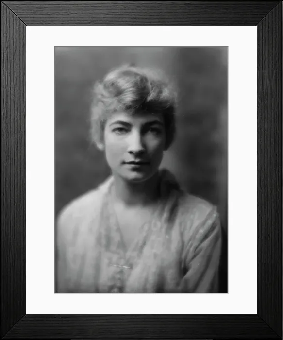 Framed Print : Carr, H.C. Mrs. (Dorothy Dunn), portrait photograph, between 1914 and 1918. Creator: Arnold Genthe Framed Print : Carr, H.C. Mrs. (Dorothy Dunn), portrait photograph, between 1914 and 1918. Creator: Arnold Genthe