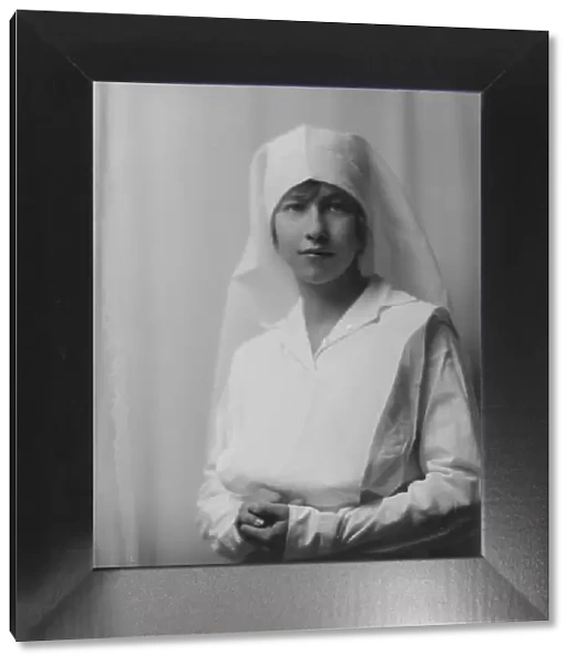 Caslova, Miss, portrait photograph, 1917 Oct. 2. Creator: Arnold Genthe